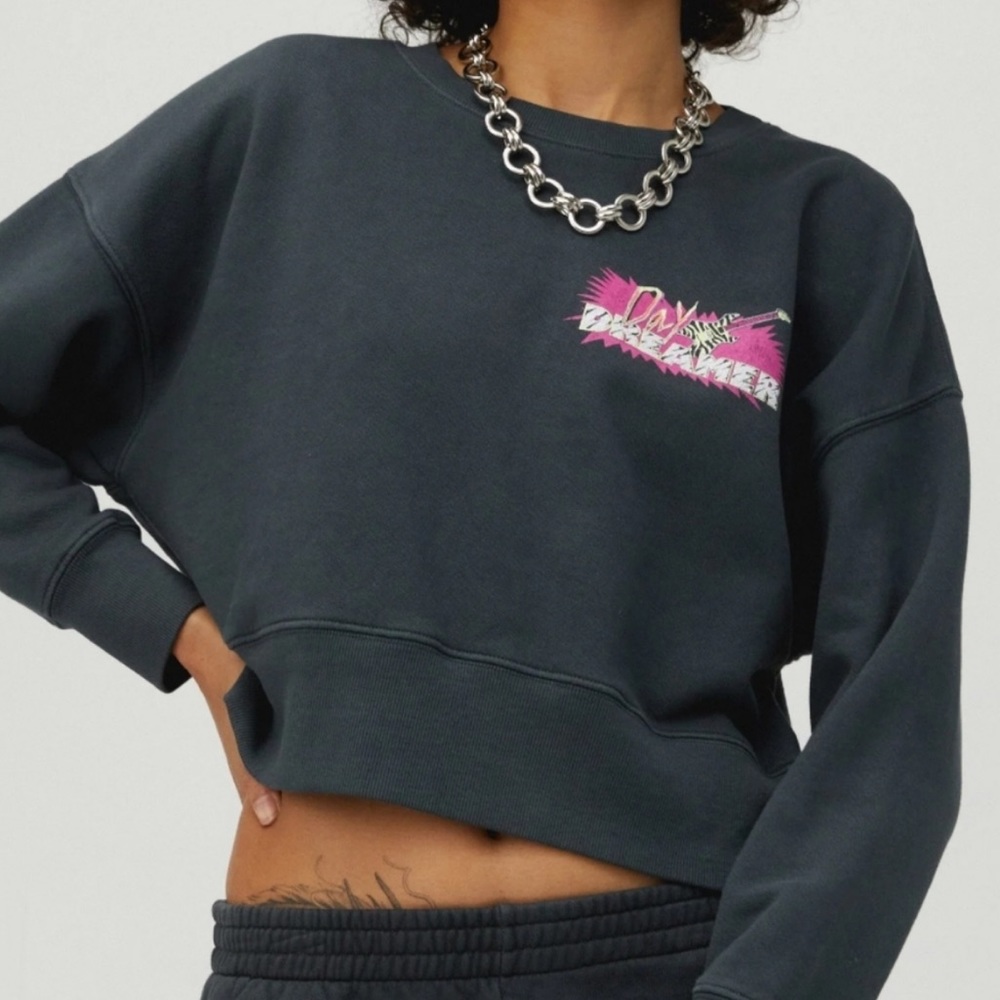 Daydreamer Guitar Shop Shrunken
Crew cropped sweatshirt size Medium